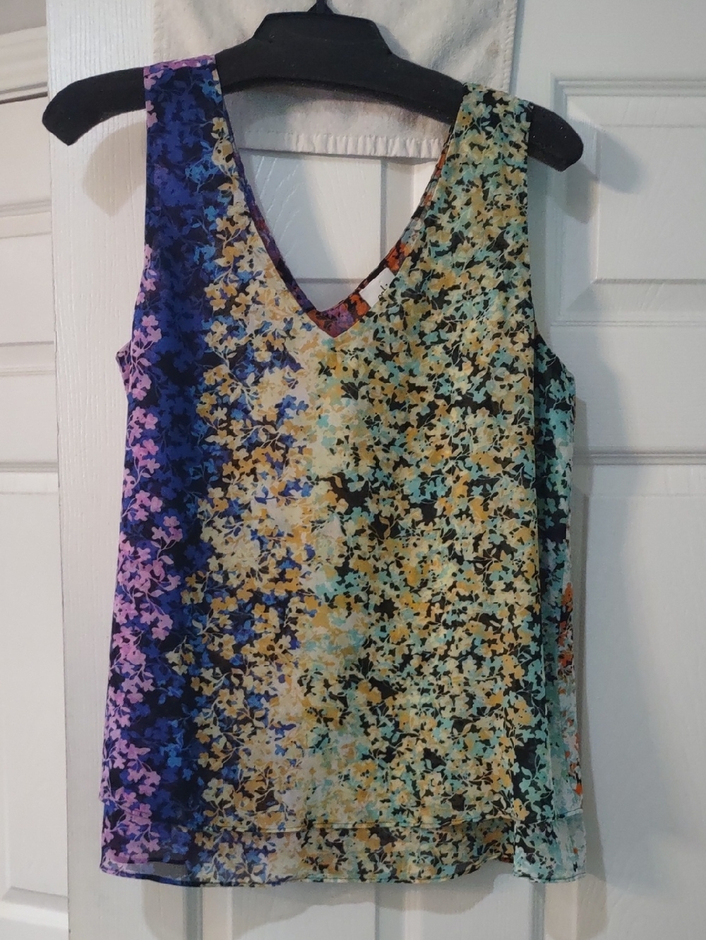 cabi Floral V-Neck Front & Back Sleeveless Top. Blue, Purple & Yellow Reversible